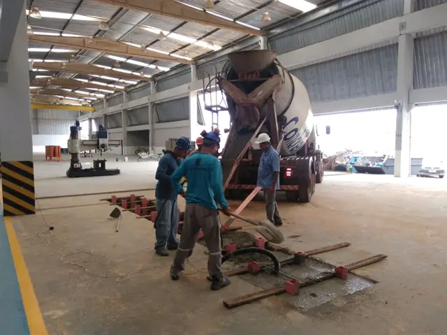 Concretagem em unidade industrial